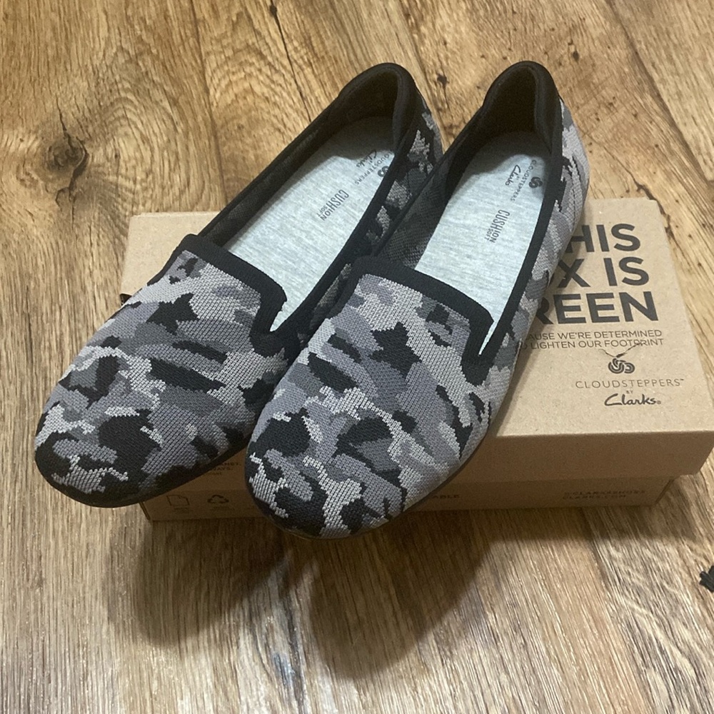 Cloudsteppers by Clark grey camo slip on shoes size 9 medium
